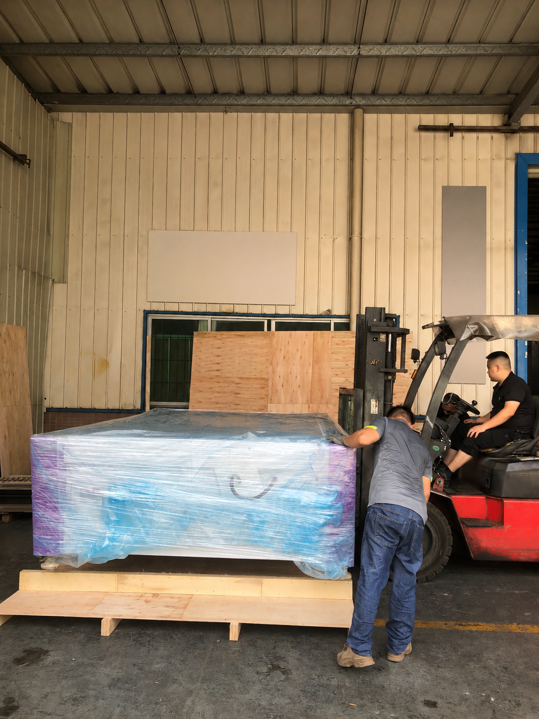 CNC foam cutting machine wrapped and packed for export shipping